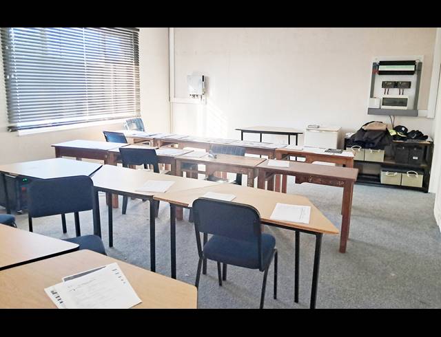 943M² OFFICE RENTED IN NEWTON PARK